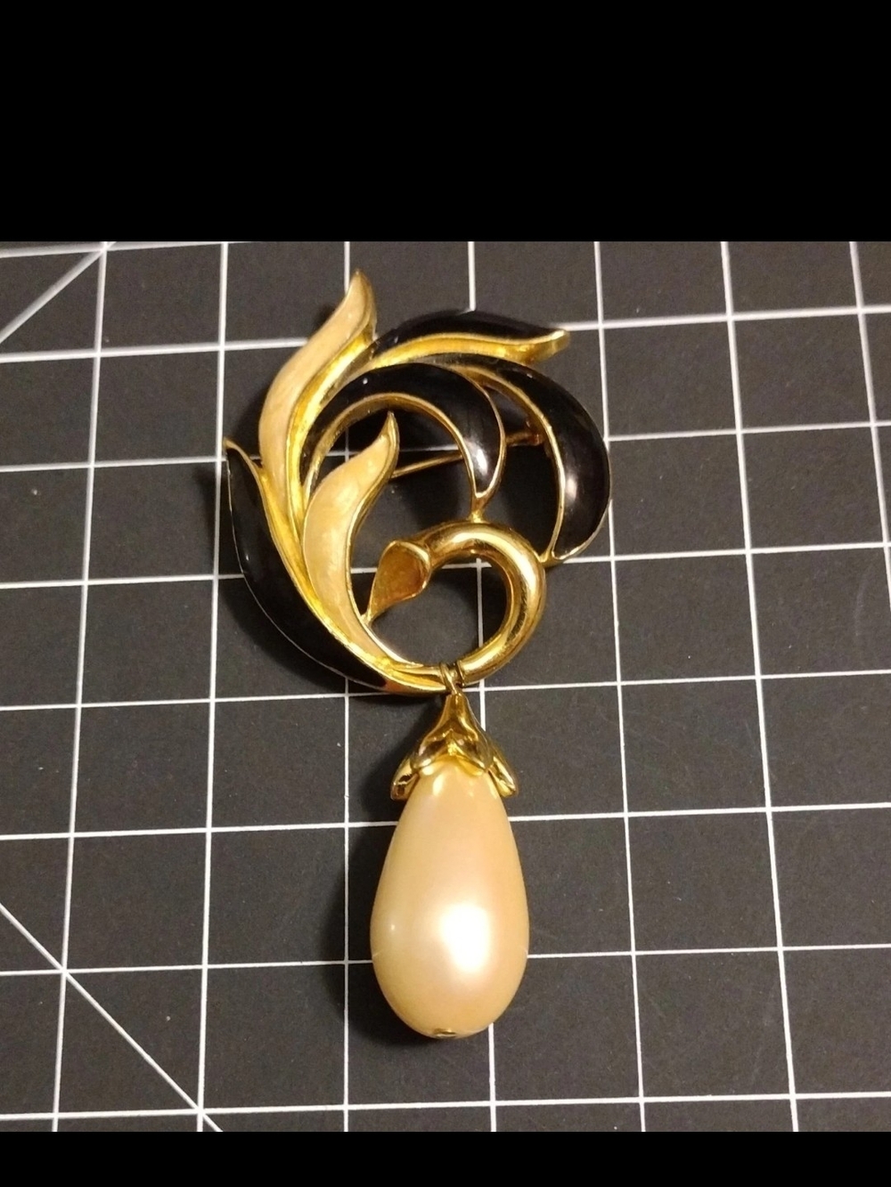 Vintage Signed Crown Trifari Gold Tone Black Enamel Teardrop Pearl Dangle Brooch